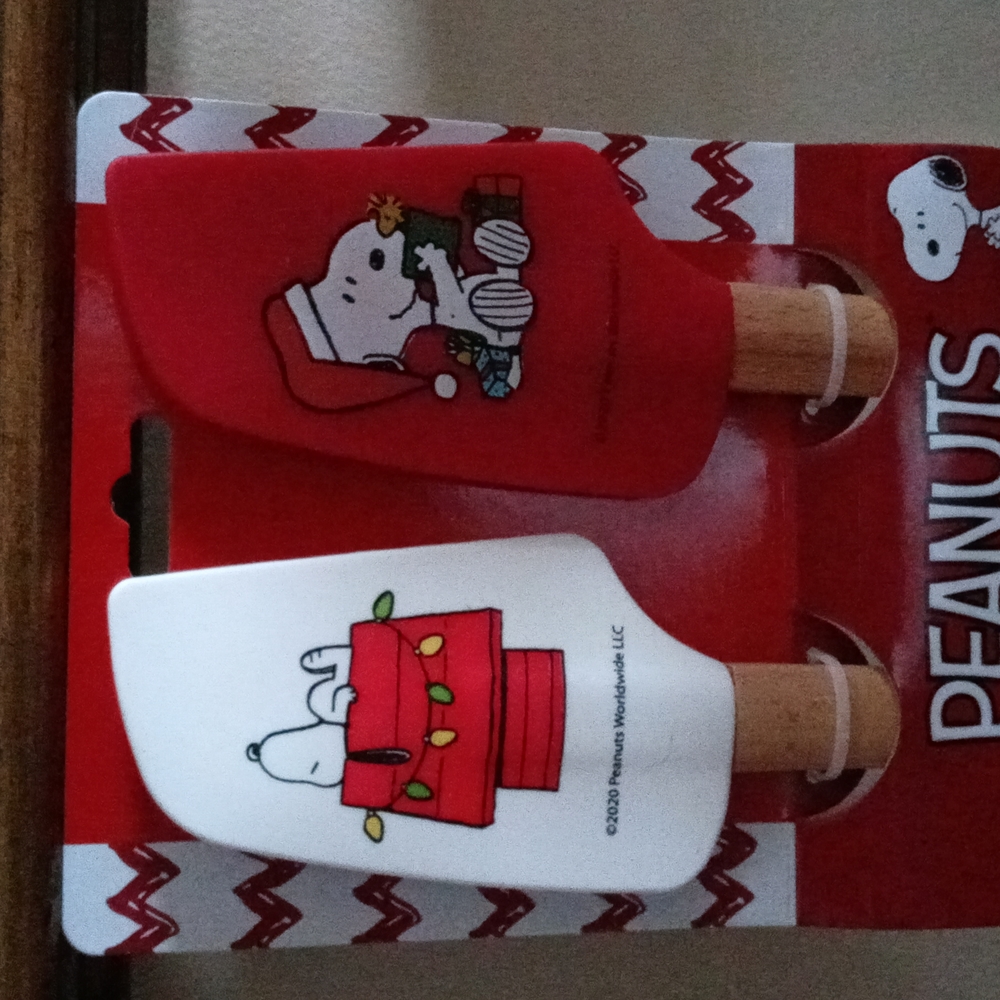 Festive Snoopy Christmas spatulas - Picture 2 of 3